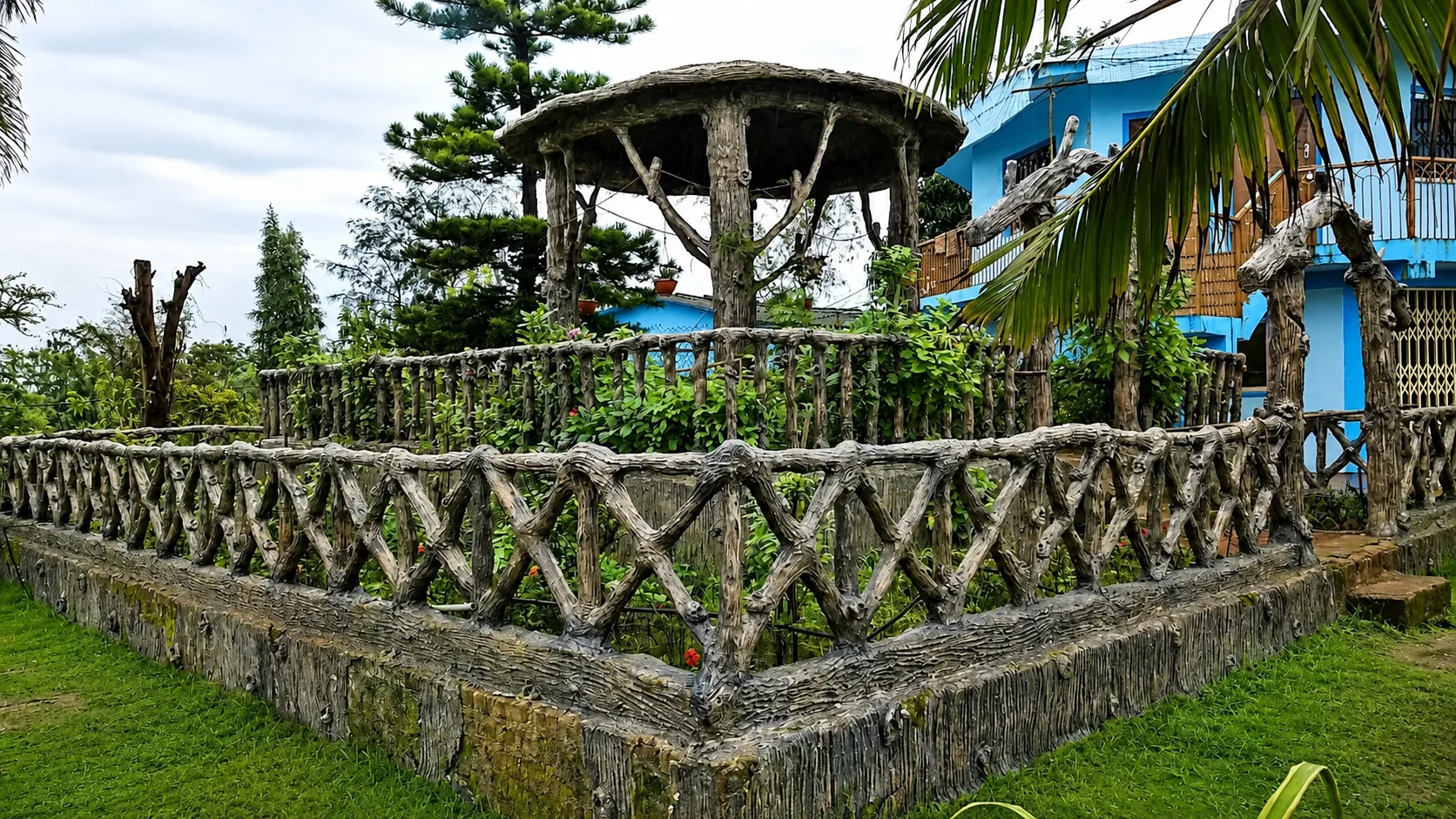 Garden and green space near Toran Hill Resort