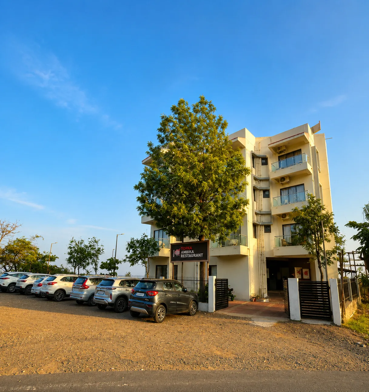 Toran Hill Resort property and parking in Saputara